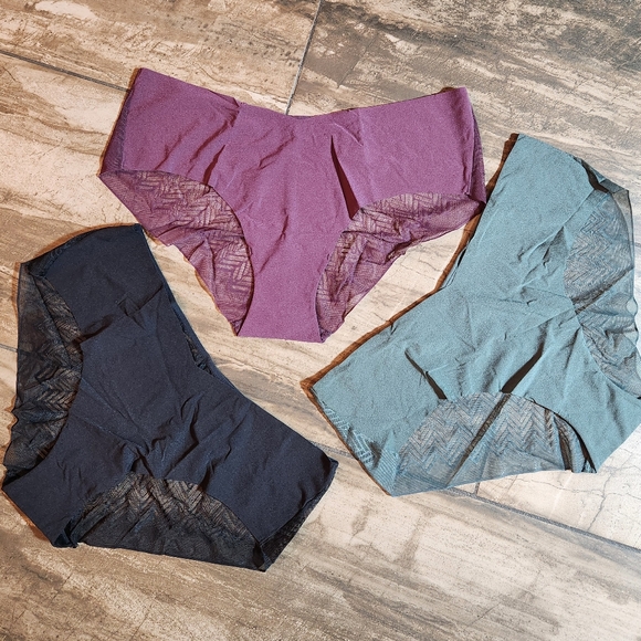 NWT Victoria's Secret Bundle: 3 Hiphuggers - Size XL - Picture 3 of 5